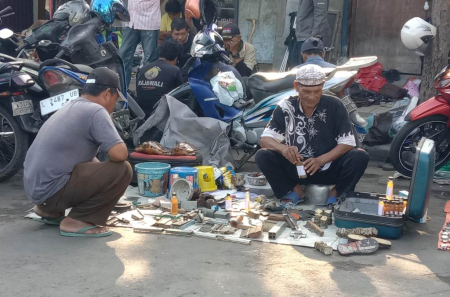 BARANG BEKAS DI PASAR TURI SURABAYA
