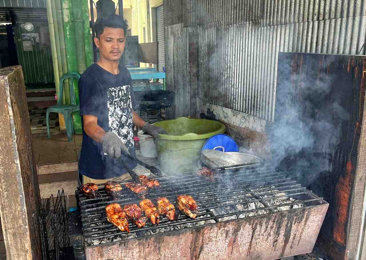 PENJUAL IKAN BAKAR