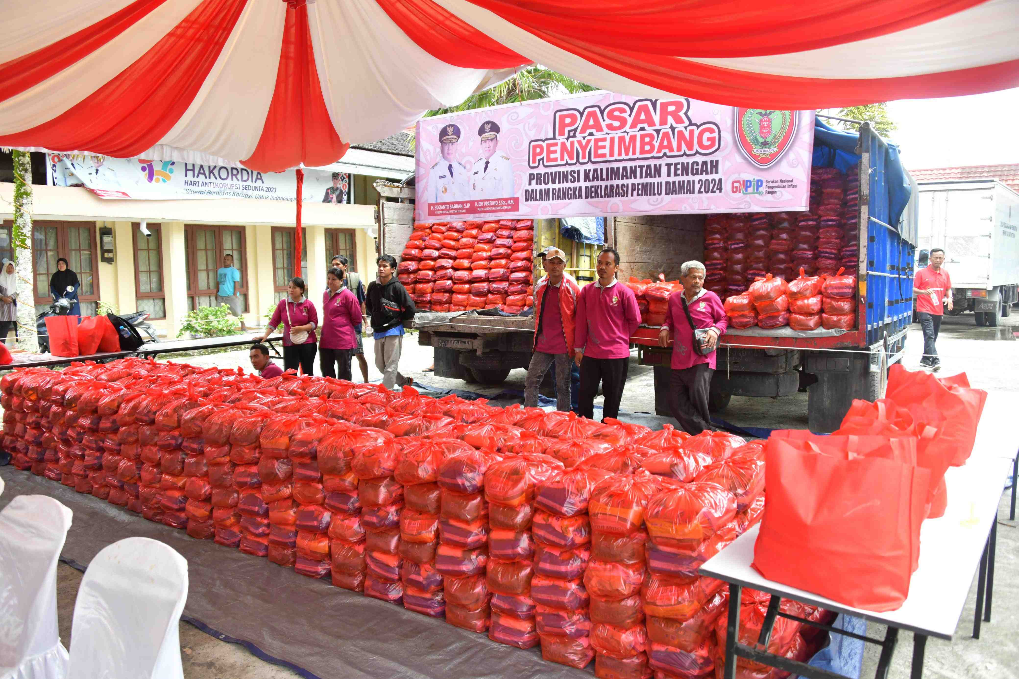  PASAR PENYEIMBANG DI HALAMAN DISPORA