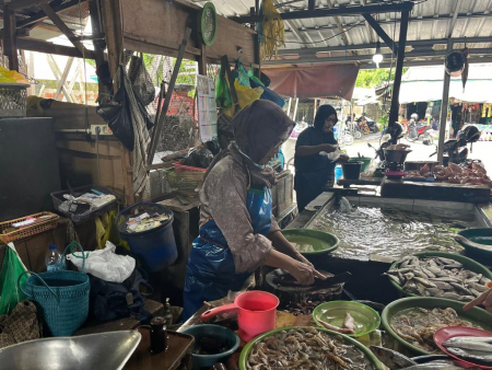 BERSIHKAN IKAN NILA