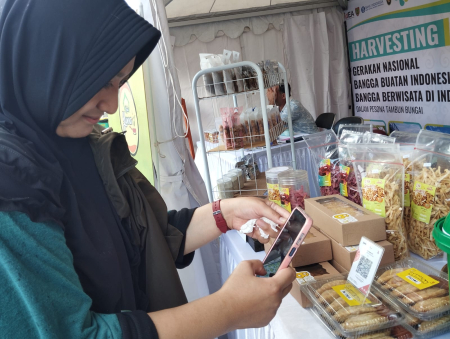 TRANSAKSI DIGITAL DENGAN QRIS