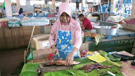 PENJUAL IKAN FUFU