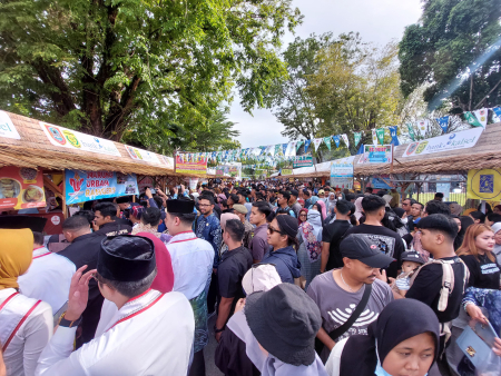 PADATI PASAR RAMADAN
