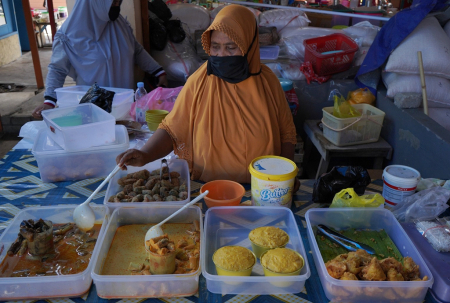 PENJUAL MAKANAN SIAP SAJI