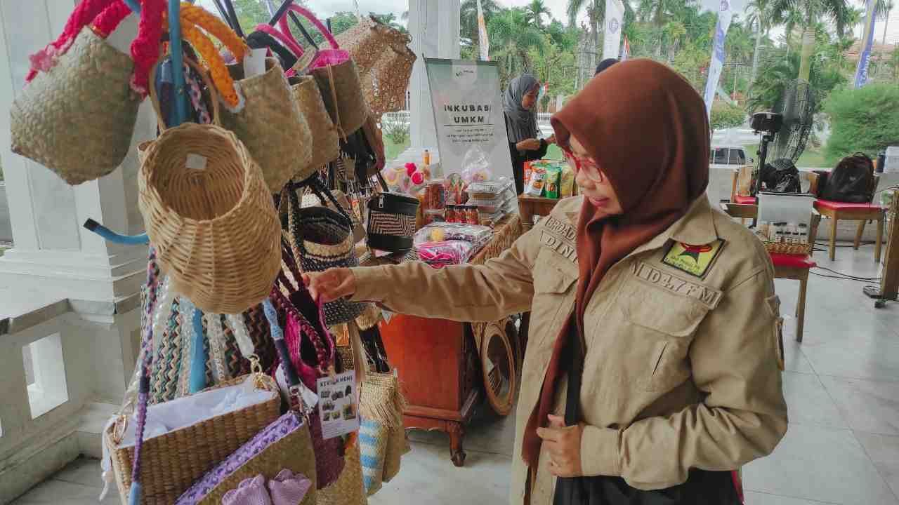 KERAJINAN ANYAMAN