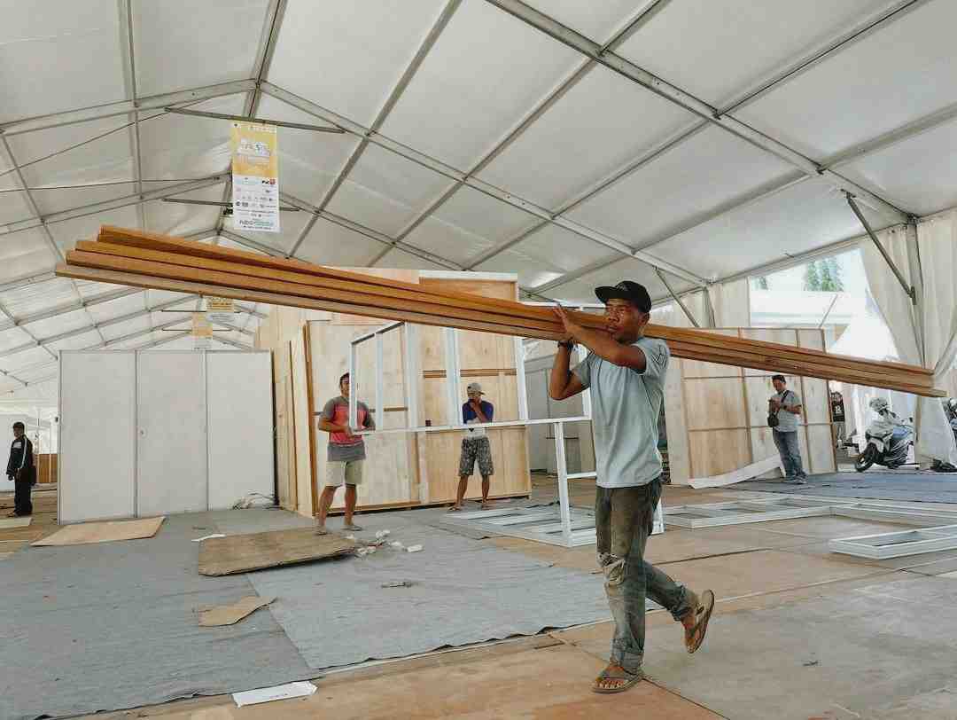 ANGKUT KAYU