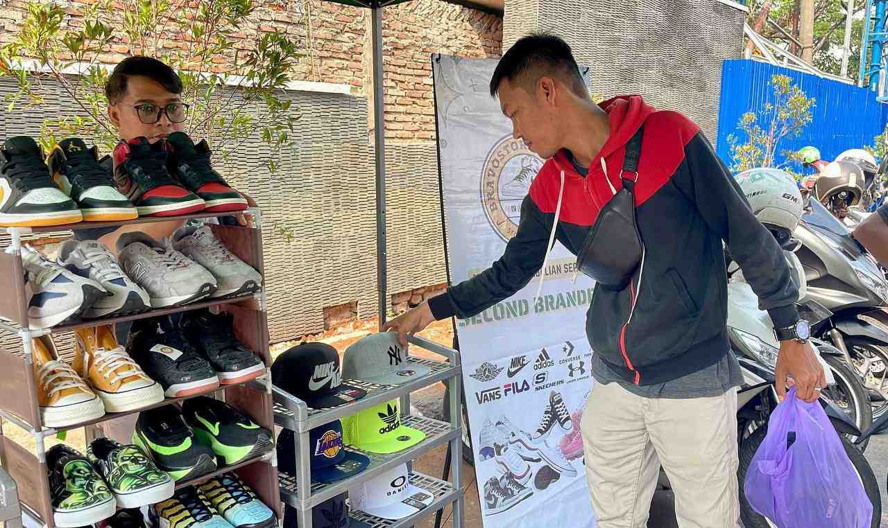 BELI TOPI BEKAS