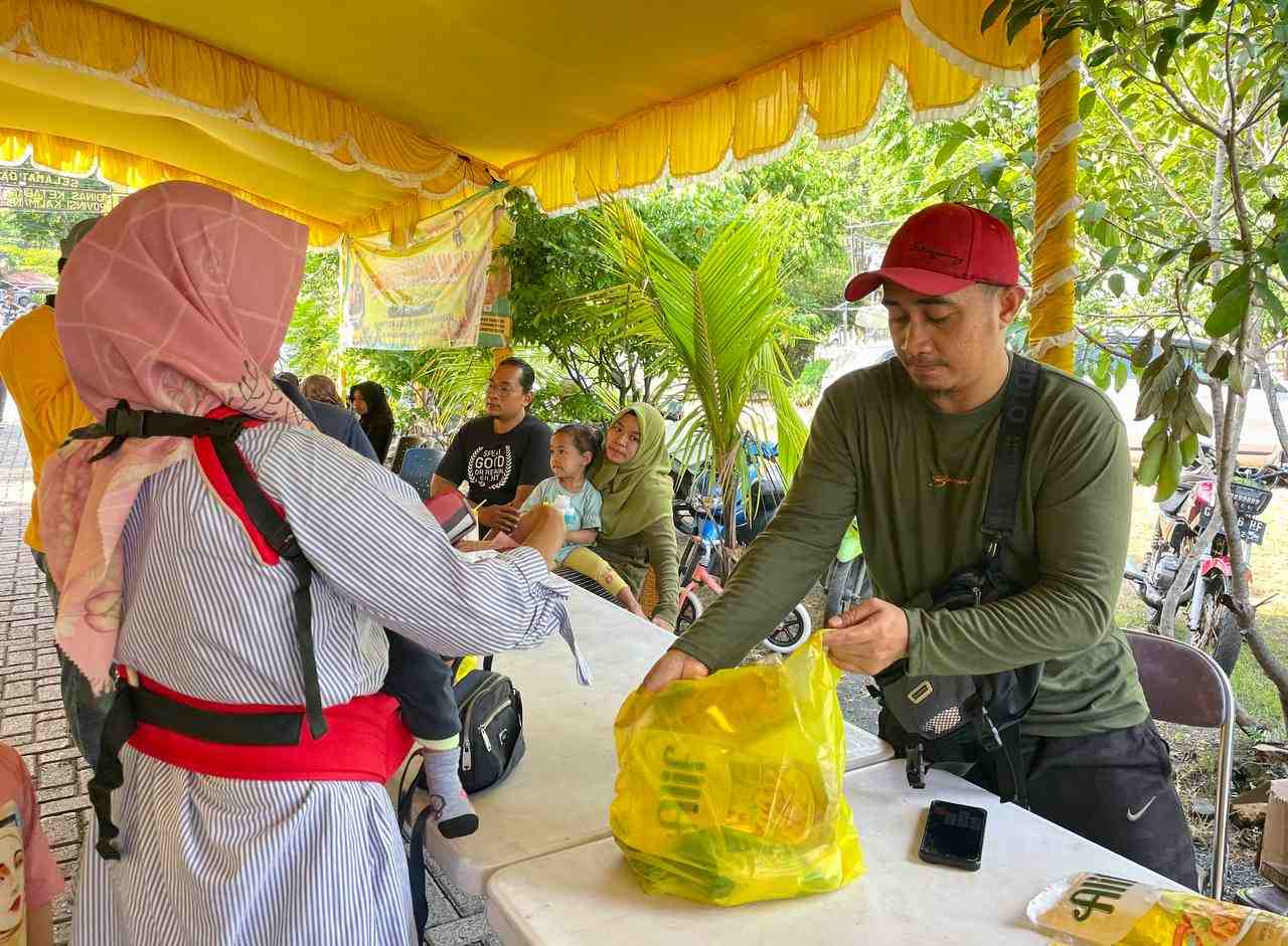 BELI MINYAK GORENG