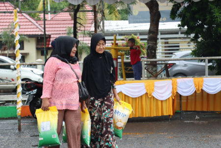 BAWA BERAS BULOG