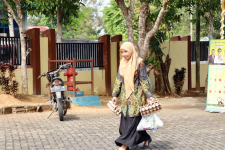 BAWA BARANG BELANJAAN