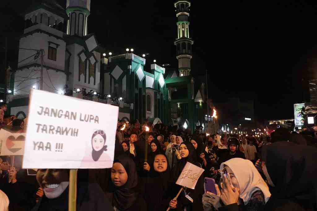 PAWAI OBOR DAN LENTERA  RAMADAN
