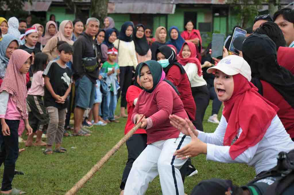 LOMBA TARIK TAMBANG PUTRI