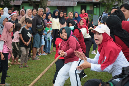 LOMBA TARIK TAMBANG PUTRI