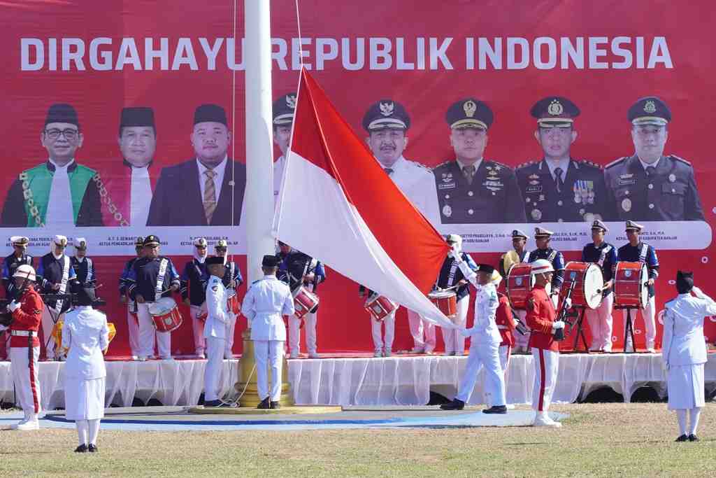 PENGIBARAN BENDERA MERAH PUTIH