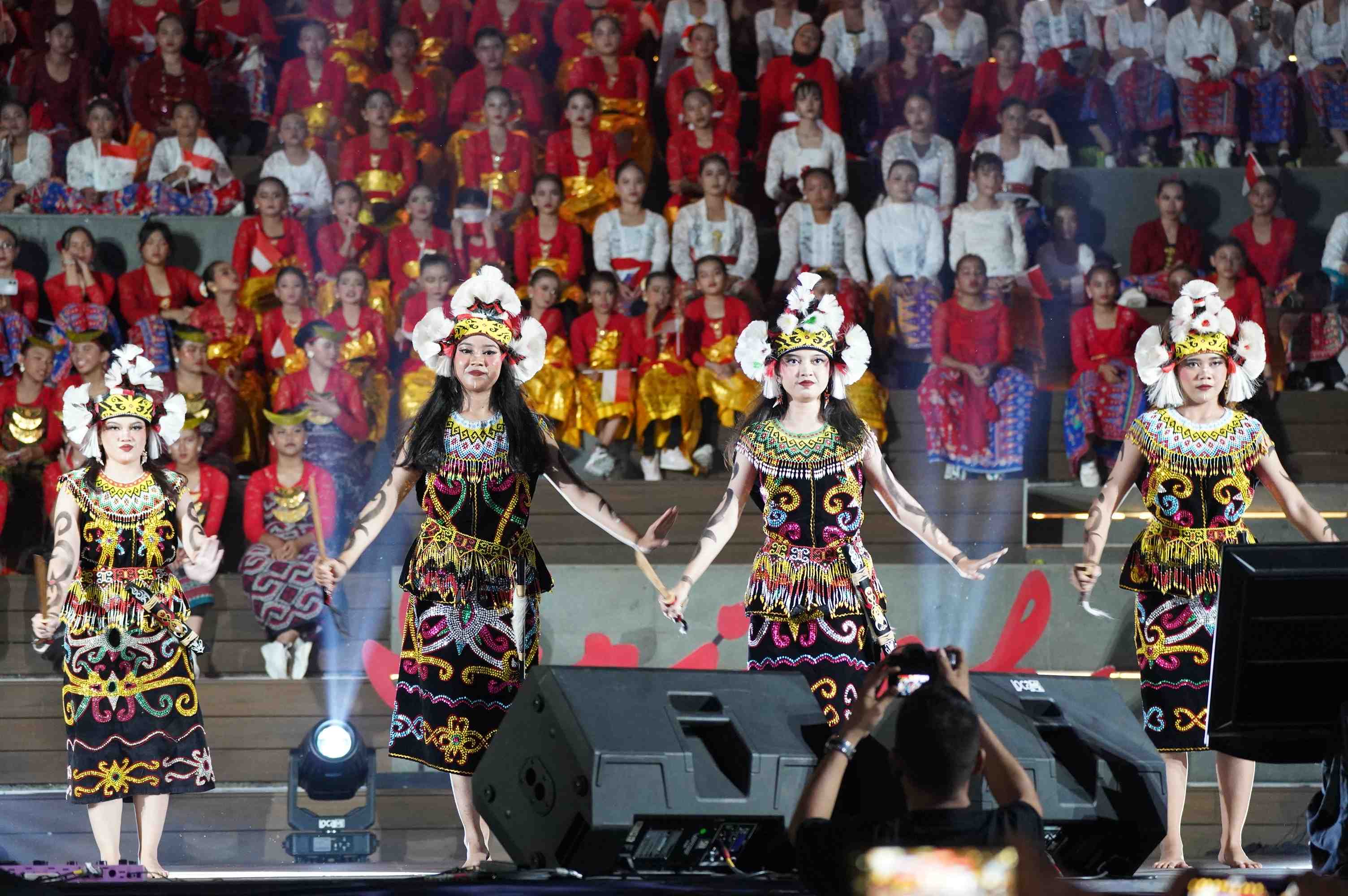 PESTA RAKYAT DAN KARNAVAL HUT KE-80 RI