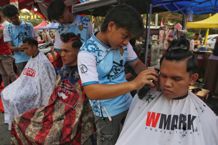 CUKUR RAMBUT GRATIS HUT KE-81 RI