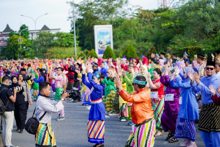 REKOR MURI TARI JEPIN MASSAL