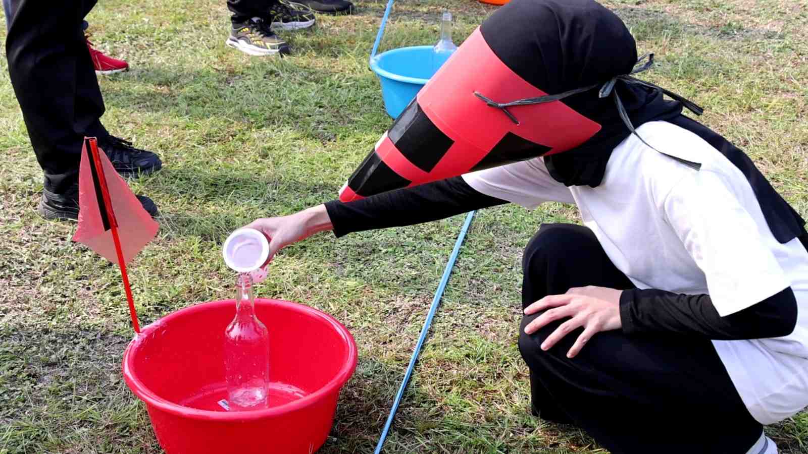 LOMBA MENGISI AIR