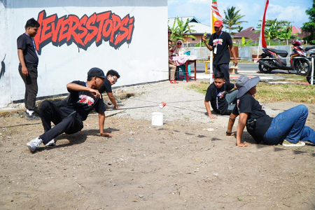 LOMBA ESTAFET GELAS
