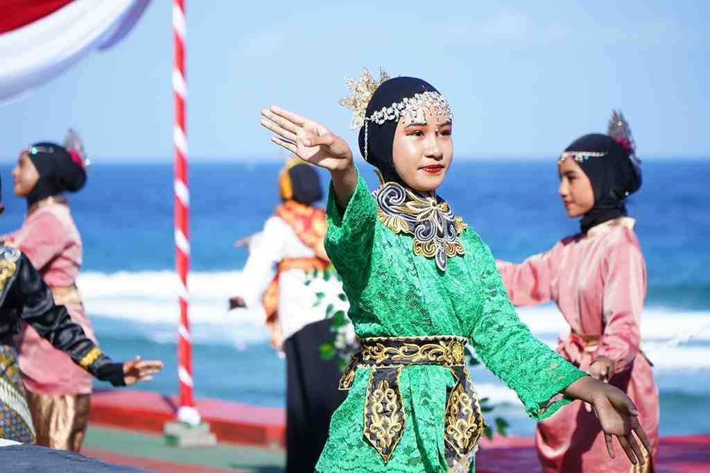 TARI LALAYON