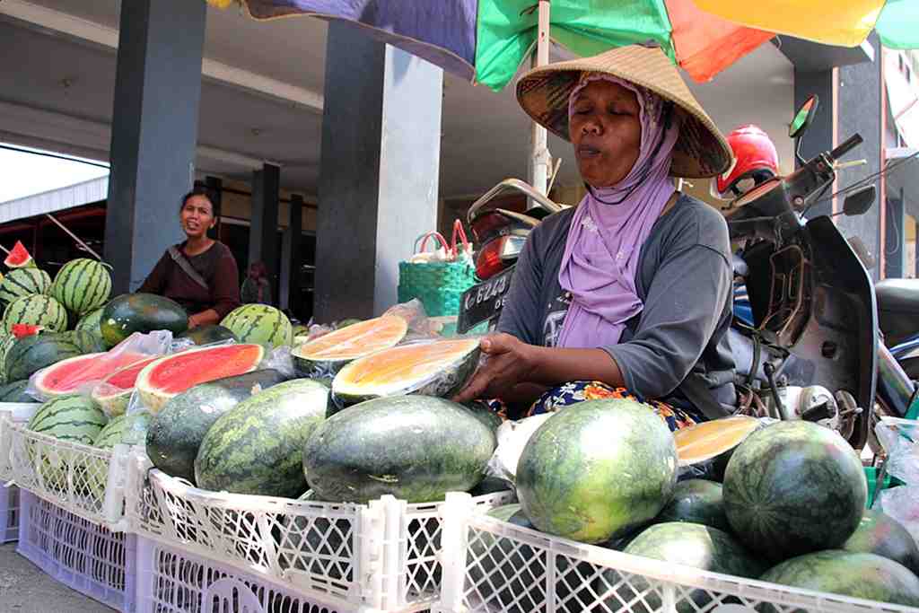 PENJUAL BUAH SEMANGKA di PASAR BLORA