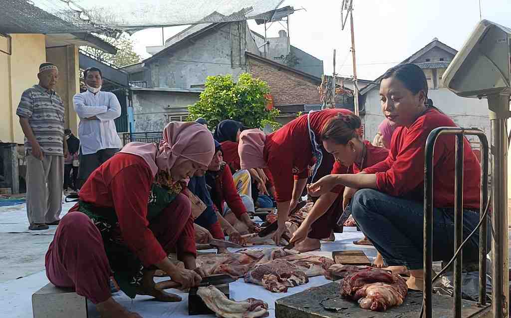 POTONG DAGING KURBAN