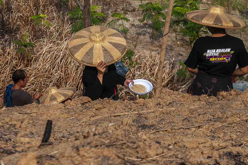 TRADISI NGASUK BADUI SAAT KEMARAU