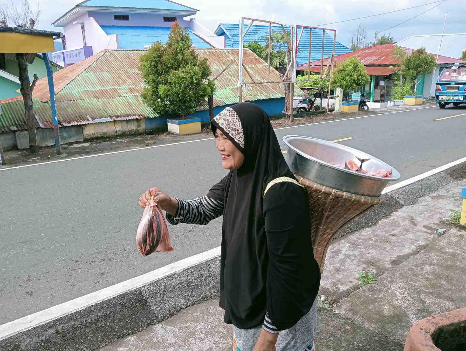 PENJUAL IKAN KELILING