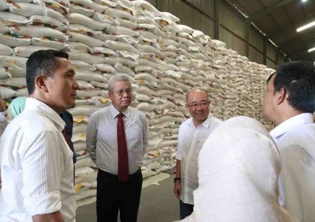 PJ GUBERNUR  KALBAR KUNJUNGI GUDANG BERAS 