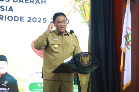 *perbaiki caption, selalu gunakan kalimat aktif PEMUDA TANI MITRA PEMERINTAH