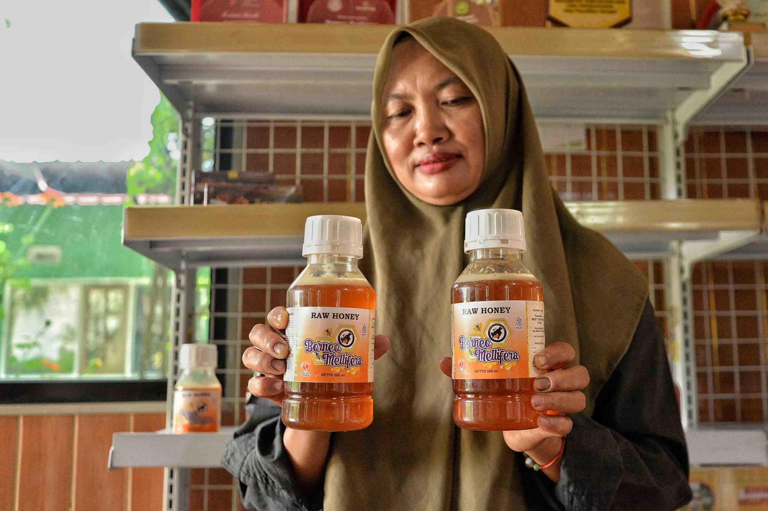 TUNJUKKAN MADU DALAM KEMASAN 
