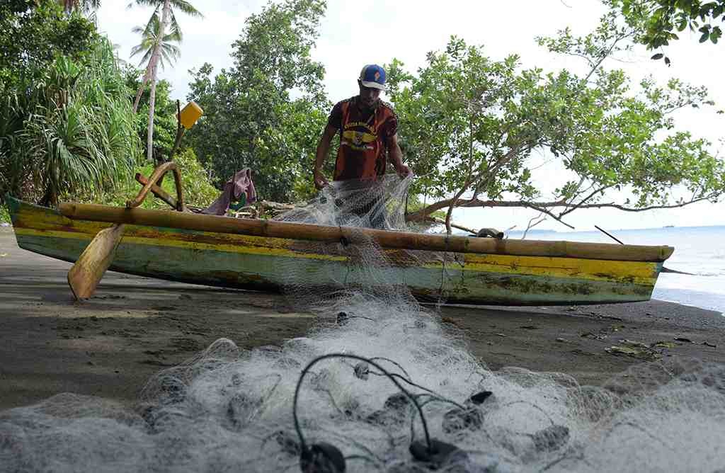 SIAPKAN JARING IKAN