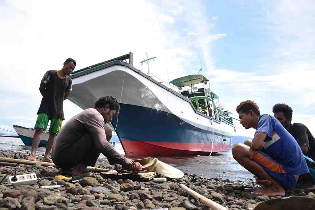 PERBAIKI BALING-BALING KAPAL