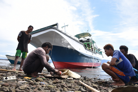 PERBAIKI BALING-BALING KAPAL