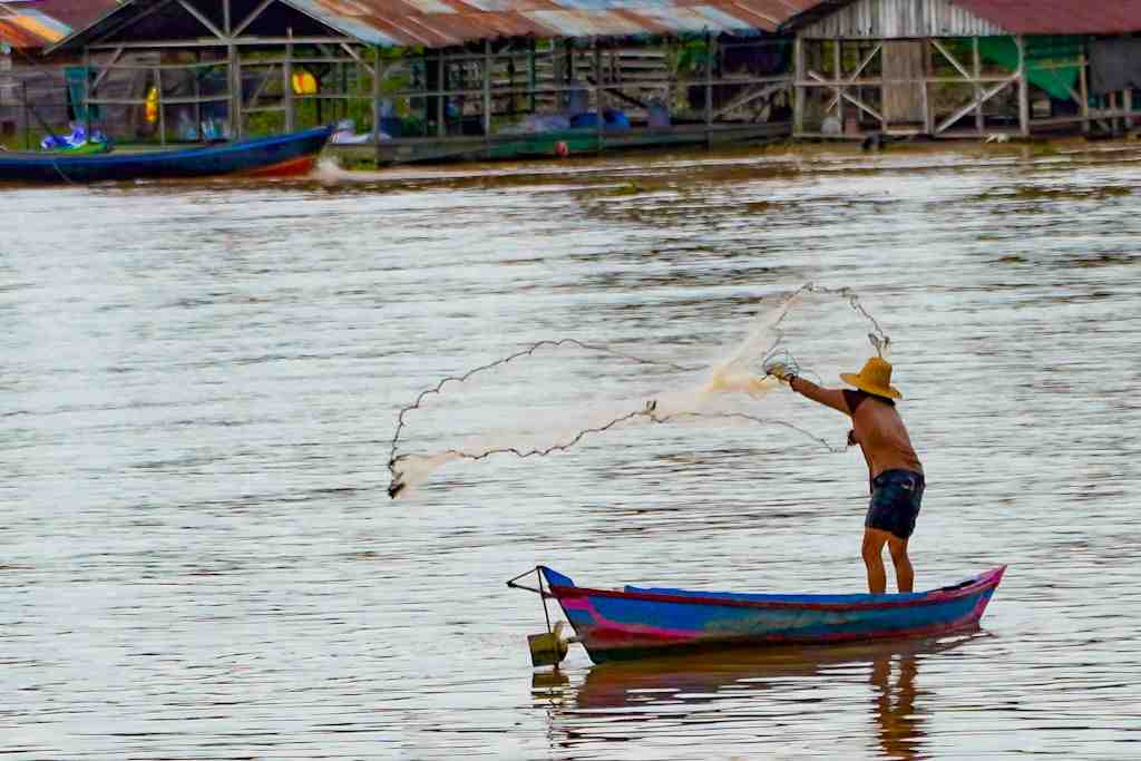 NELAYAN SUNGAI KAHAYAN