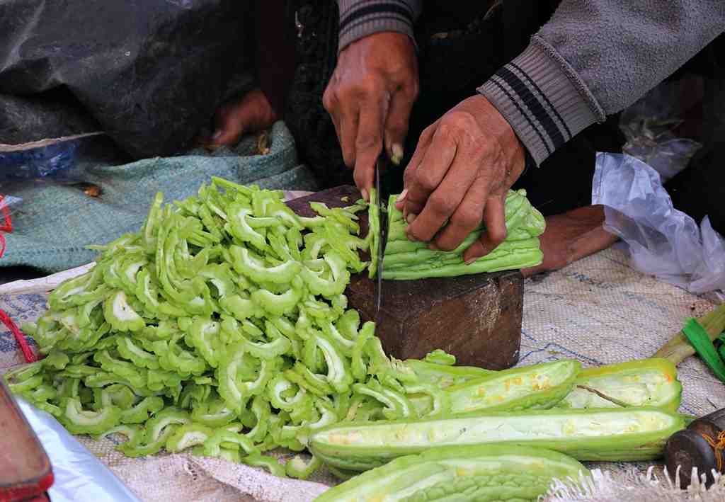 IRIS BUAH PARE di PASAR TRADISIONAL BLORA