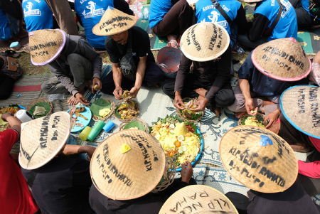 SANTAP TUMPENG BERSAMA