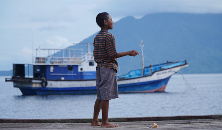 BERSIAP MEMANCING IKAN