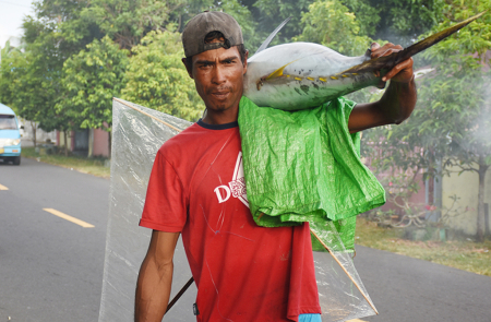 PIKUL IKAN TUNA