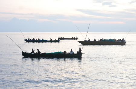 MENCARI KERUMUNAN IKAN DUWO