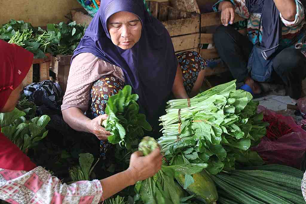 PENJUAL SAWI HIJAU di PASAR TRADISIONAL BLORA