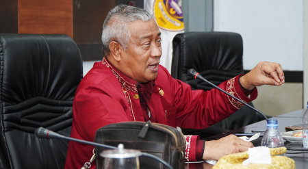 MENINGKATKAN KESEJAHTERAAN PETANI