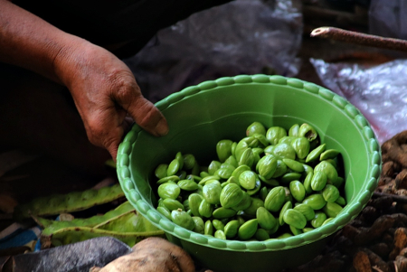 PETAI KUPAS di PASAR BLORA