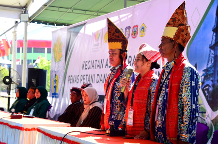PAKAIAN ADAT ASAH TERAMPIL