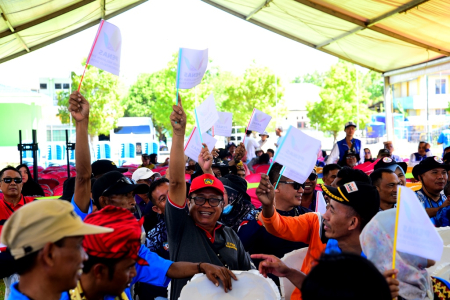 PILIH PERAGAAN FAVORIT