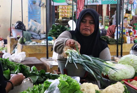 TIMBANG DAUN BAWANG di PASAR BLORA