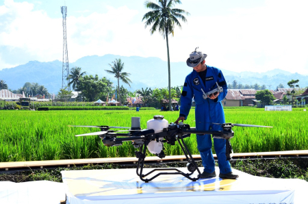 TEKNOLOGI DRONE PERTANIAN