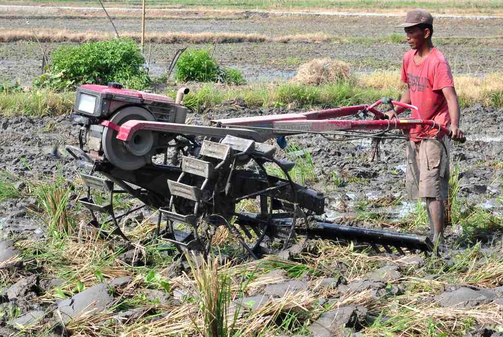TRAKTOR TANGAN
