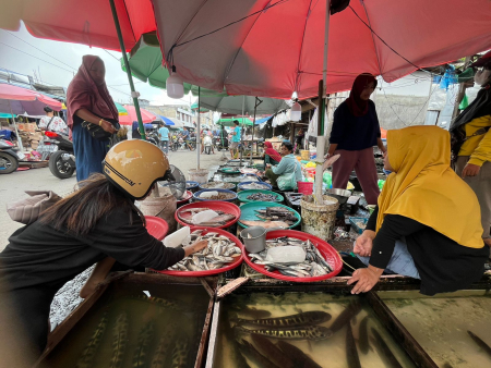 PEDAGANG IKAN SEGAR DI PASAR BESAR PALANGKA RAYA