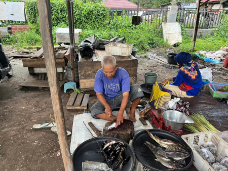 PEDAGANG IKAN SEGAR